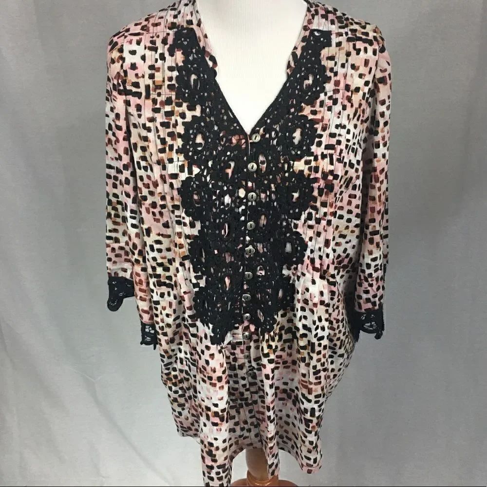 Denim 24/7 NWT 14W geo patterned long sleeved lightweight lace embellished top